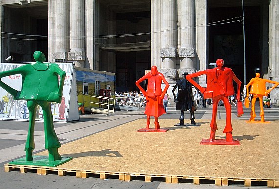 opere di Kurt Laurenz Metzler in Piazza Duca D'Aosta