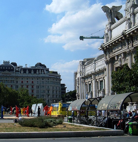 opere di Kurt Laurenz Metzler in Piazza Duca D'Aosta